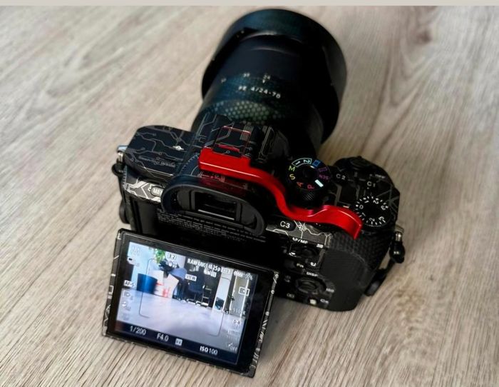 Sony Alpha 7Rii+ Zeiss 24-70mm f/4.0