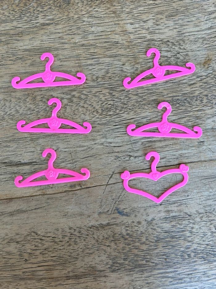 Lot de 9 cintres barbie