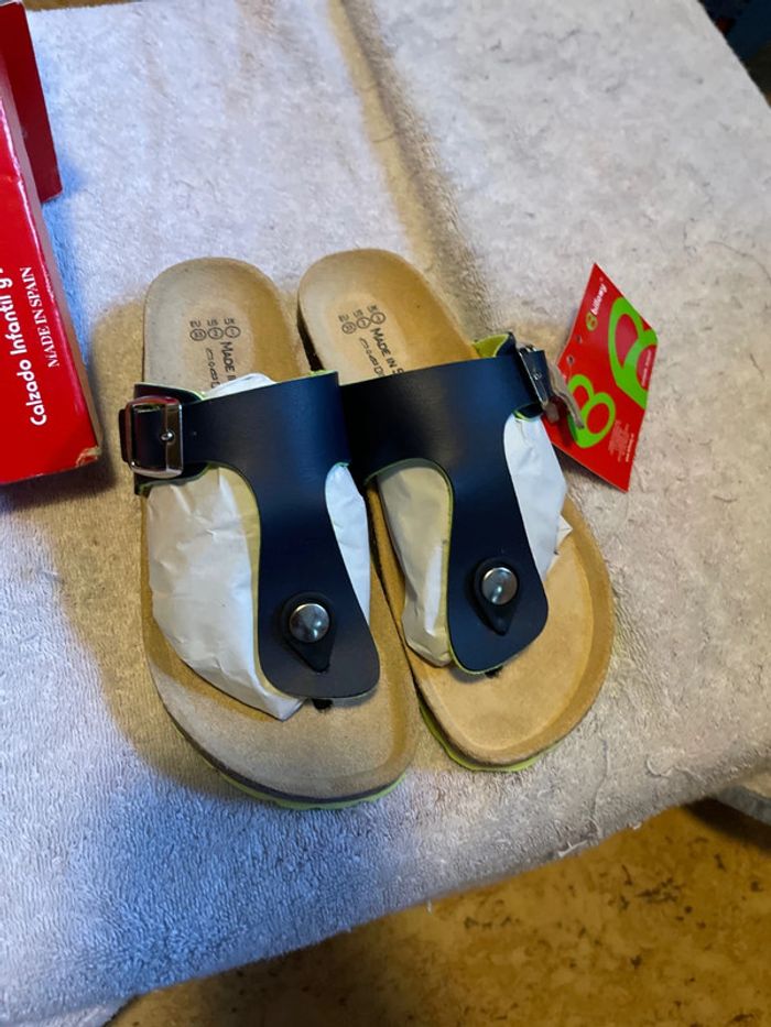 Sandales Kipling fille  neuves avec étiquette pointure 33 - photo numéro 3