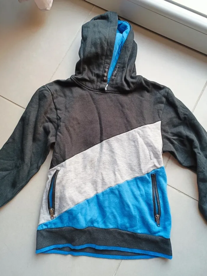 Sweat taille 10/11 ans
