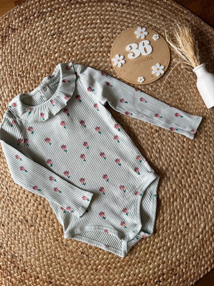 Body fleuris avec col - taille 36 mois