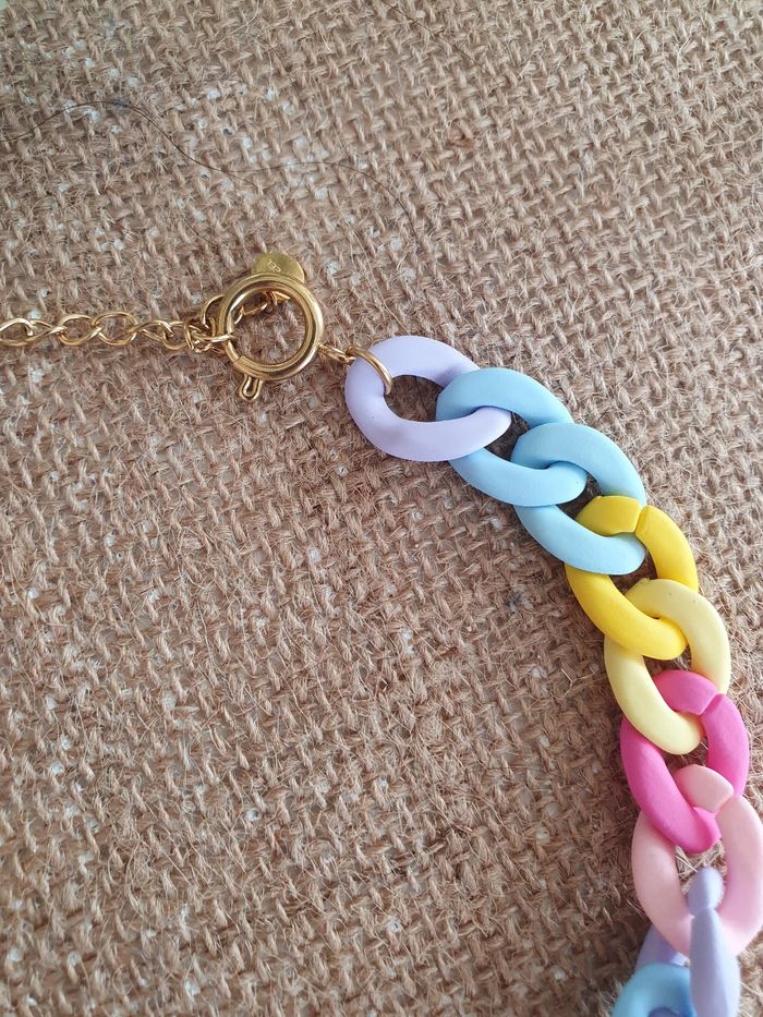 Collier Mailles couleurs pastels - photo numéro 2