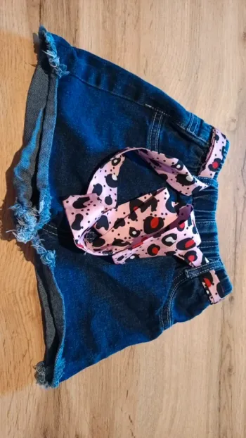 Short en jeans avec ceinture