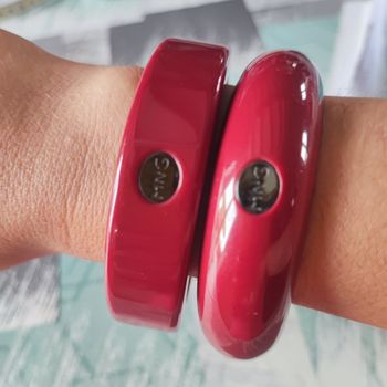 Lot bracelet résine bordeaux mango le rond est fendu mais ne gêne en rien