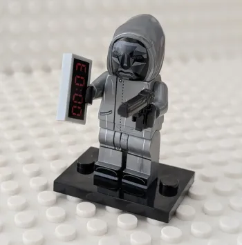 Figurine Squid Game : Front Man, le maître du jeu , style lego