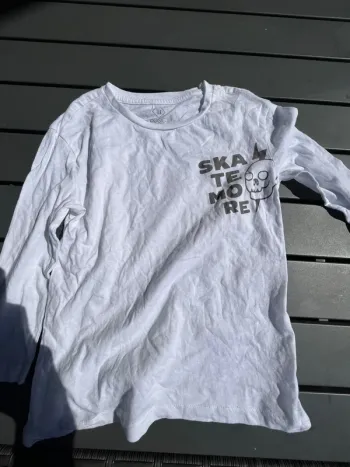 T shirt manche longue taille 4-5 ans