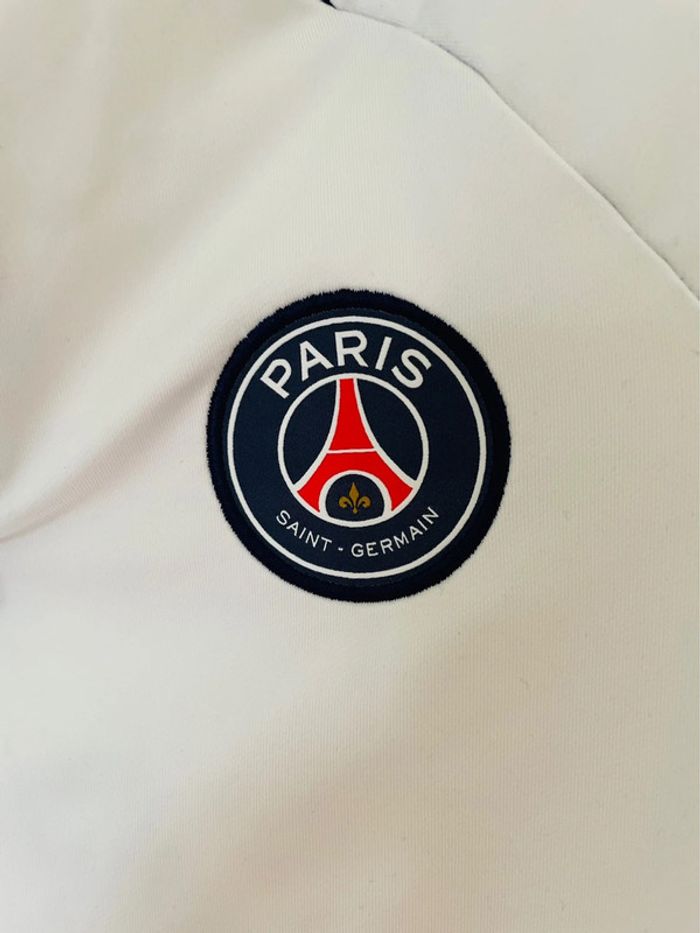 Haut nike PSG taille M - photo numéro 2