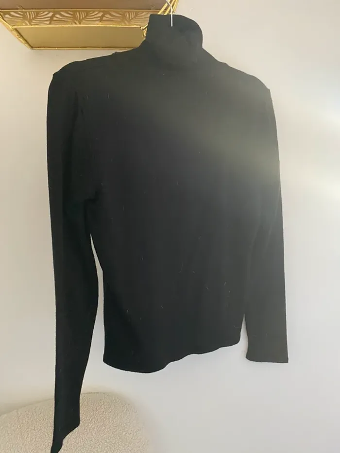 Pull noir élégant col roulé - photo numéro 2