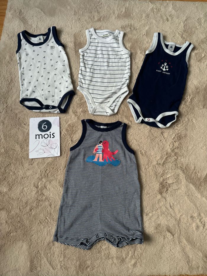 Lot 4 bodies manches courtes marcel 6 mois Petit Bateau Kiabi