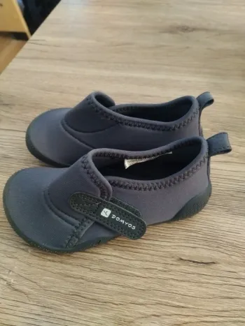 Paire de chaussons d'eau pointure 23