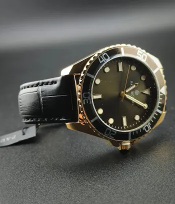 Montre noire quartz japonais, plaqué or, cuir