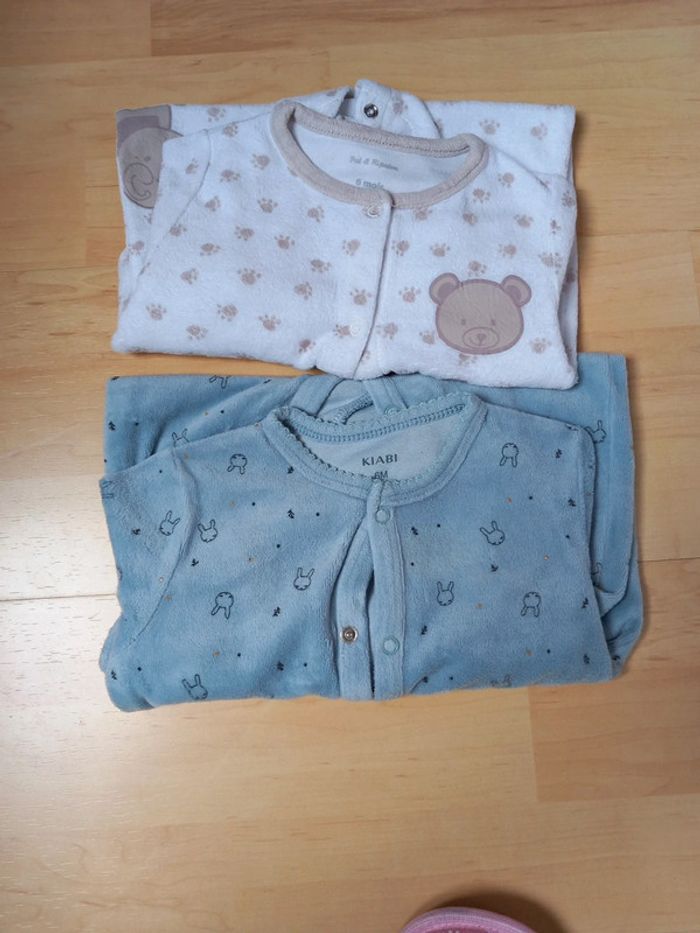 2 pyjamas