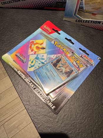 [NEUF] Tripack TeckSticker au choix Pokémon EV8,5 Évolutions Prismatiques (bleu ou vert)