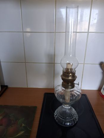 Lampe a pétrole en verre transparent