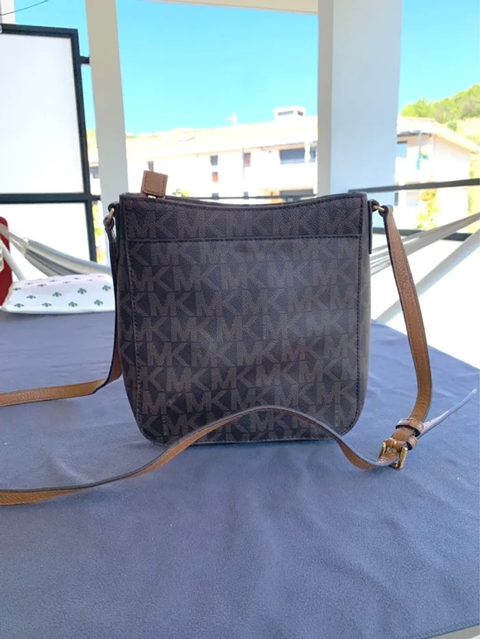 Sac Michael Kors Jet Set Travel logo - photo numéro 3