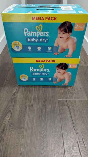 Lot de 2 cartons de Pampers T3
