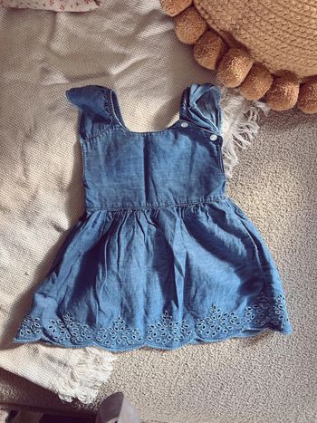 Robe jean legere motif broderies anglaises