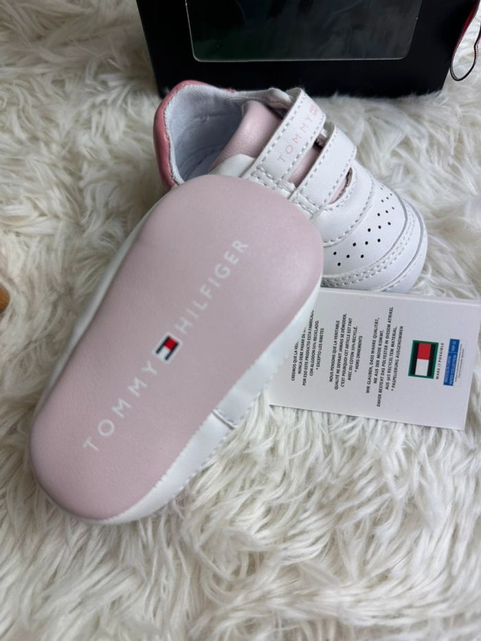 Paire de baskets Tommy Hilfiger taille 17 - photo numéro 4