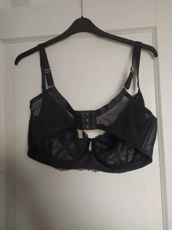 Soutien-gorge à armatures marque Dorina taille 105H neuf - photo numéro 2