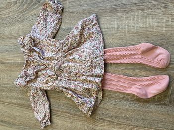 Robe et collants tape  à l’œil 9 mois