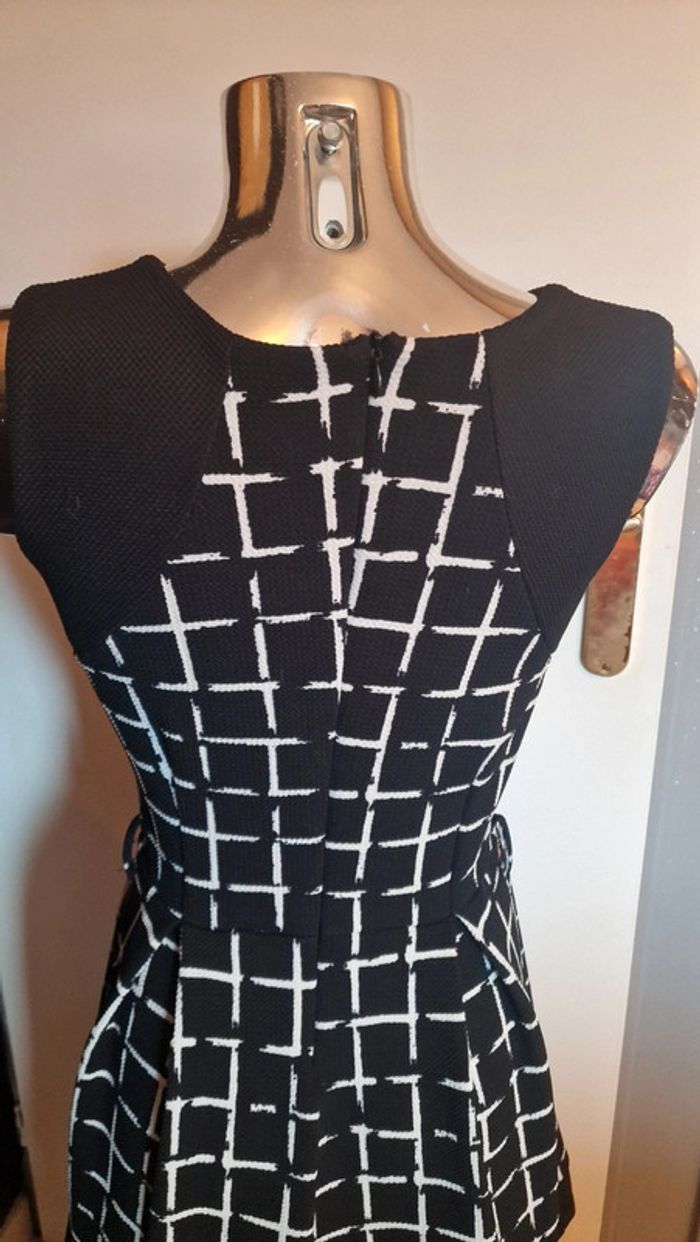 Robe noir et blanc manche courte - photo numéro 6