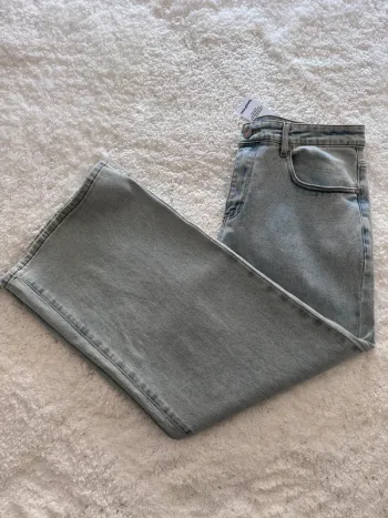 Boohoo – Jean large délavé – Taille 42 / UK 14 – Confort stretch - Neuf - Légère tache arrière