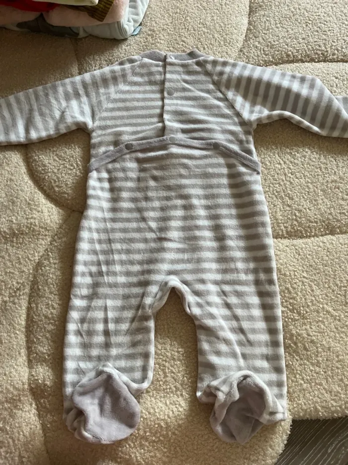 Pyjama une pièce - photo numéro 3