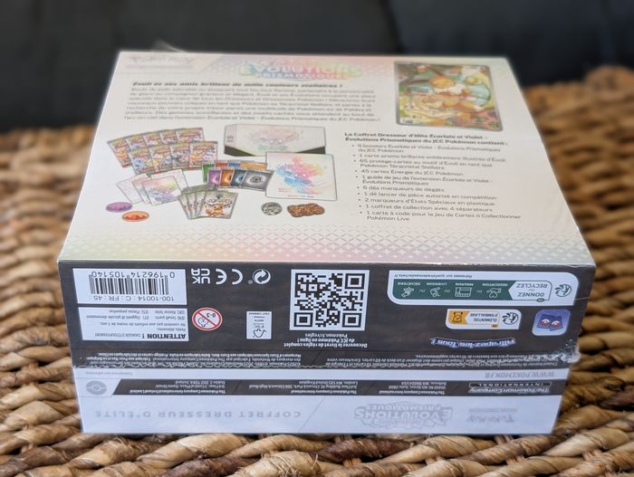 Coffret Pokémon ETB Coffret Dresseur d'élite Évolutions Prismatiques Evoli EV8.5 fr - photo numéro 5