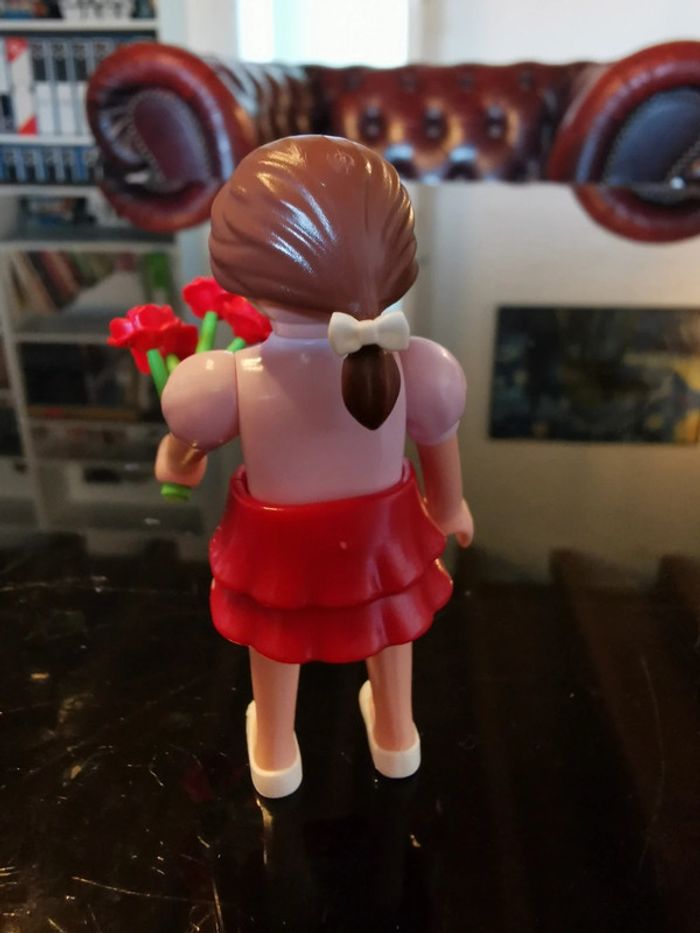 Playmobil fille au bouquet - photo numéro 2