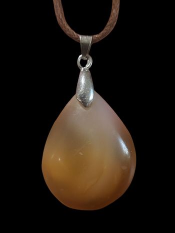 Pendentif goute ,cornaline pierre naturelle
