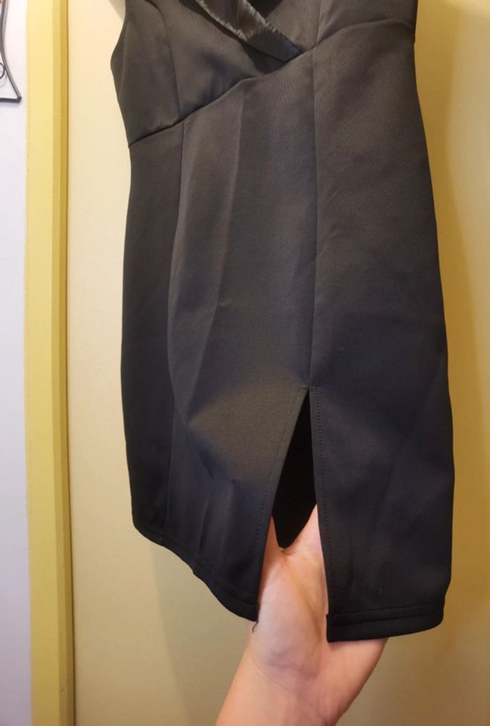 Robe noire col satiné - photo numéro 3