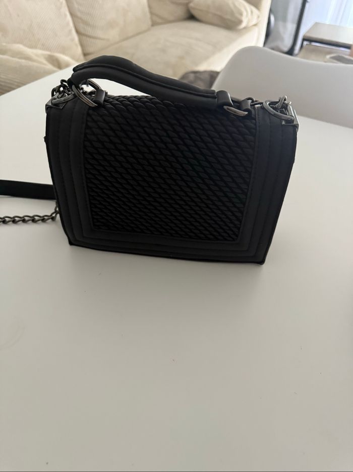 Sac à main bandoulière noir avec chaîne - Très bon état - photo numéro 2