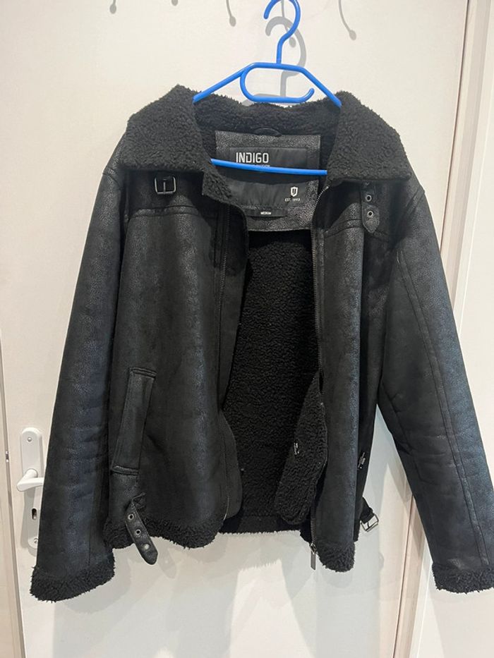 Veste d’hiver noir avec fourrure
