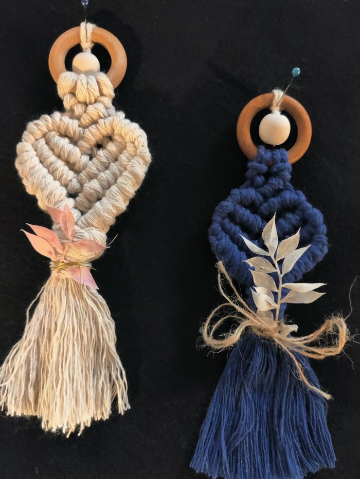 Décoration coeur macramé et anneau bois