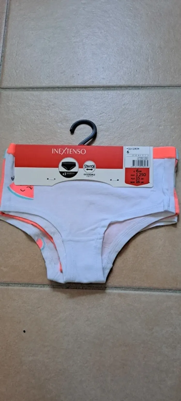 Lot shorty neufs 6 ans