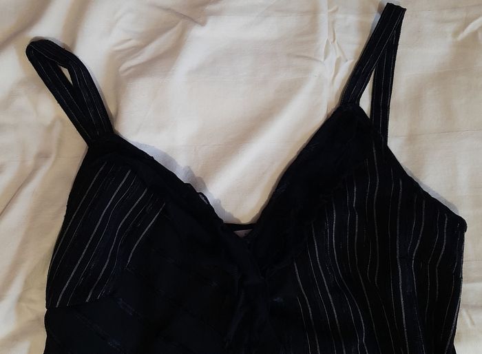 Robe noire bretelle façon cache coeur - photo numéro 2