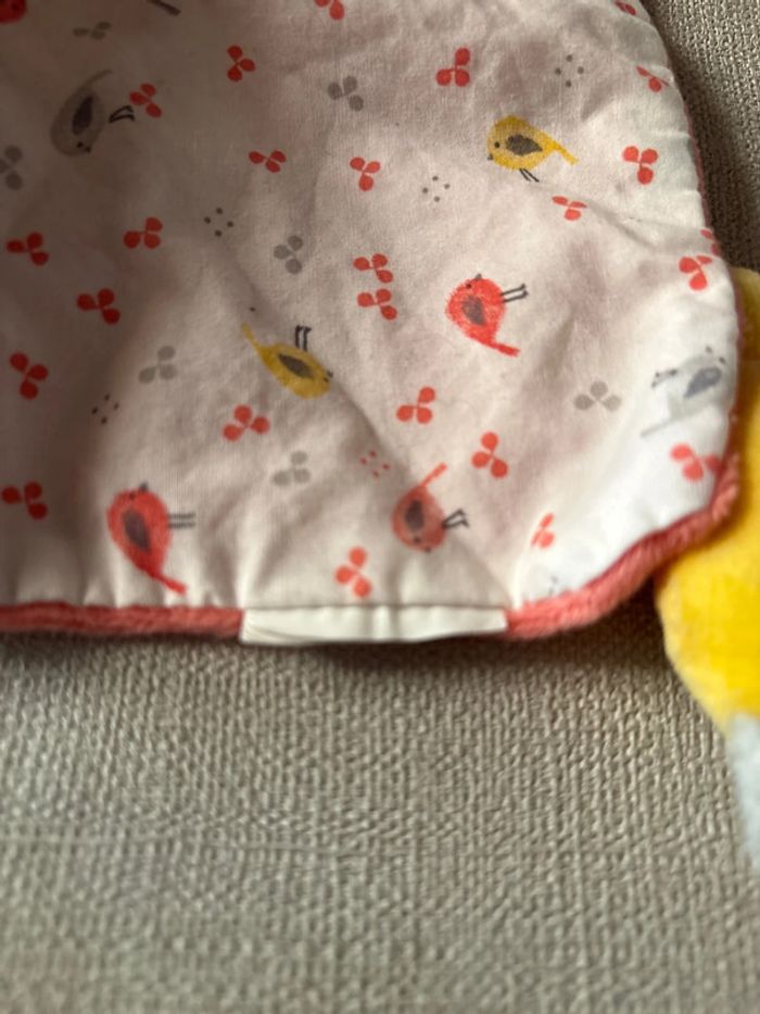 doudou plat chat blanc rose rouge oiseau jaune First Friends Obaibi - photo numéro 3
