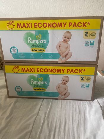2 cartons de couches Pampers taille 2