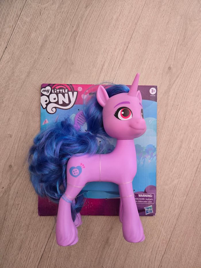 Mon petit poney neuf issy