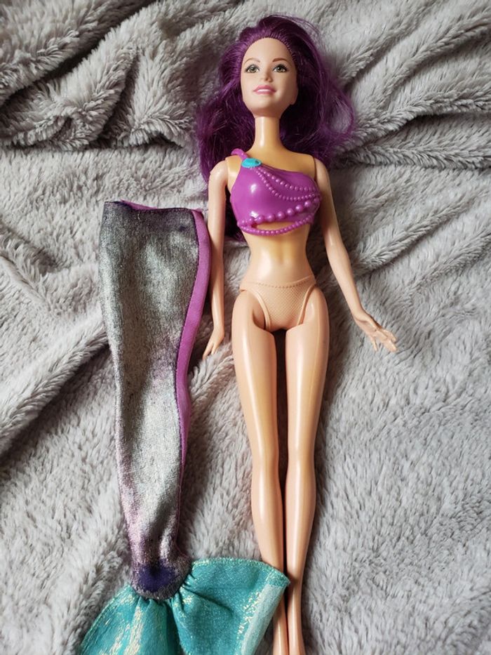 Barbie avec habit sirène - photo numéro 3