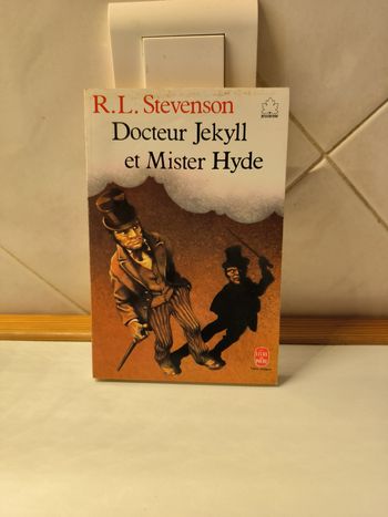 livre L'etrange Cas Du Docteur Jekyll Et De Mister Hyde en tres bon etat ref EC