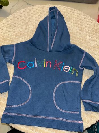 Pull Calvin Klein fille taille 4 ans en excellent état