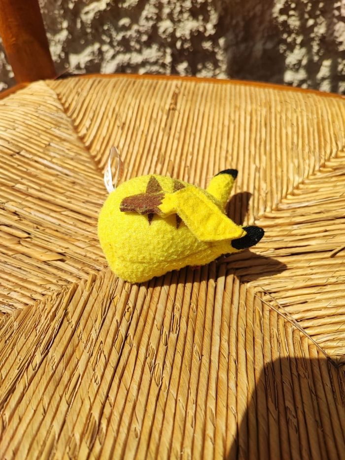 Peluche doudou vintage Pikachu pokémon A - photo numéro 2