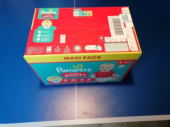 Lot 2 cartons pampers couches pants taille 4 9_15kg 126x2 = 252pantsLot 2 cartons pampers couches pants taille 4 9_15kg 126x2 = 252pants - photo numéro 3
