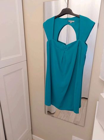 Robe  Vert bleuté decolleté  dans dos T40