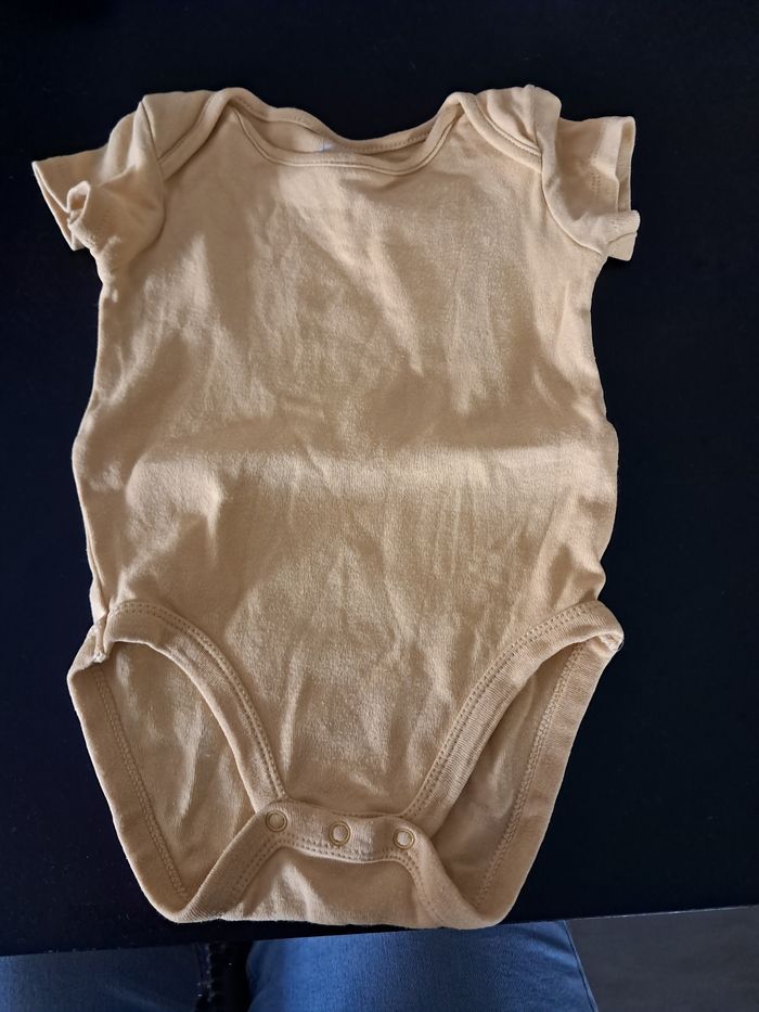 Lot de 3 bodies manches courtes et bretelles fines 12 mois - photo numéro 2