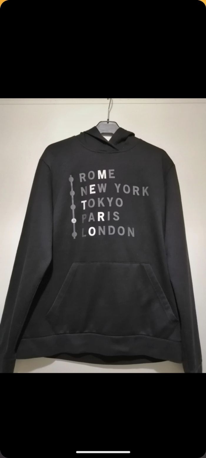 Sweat vintage noir imprimé. Taille L