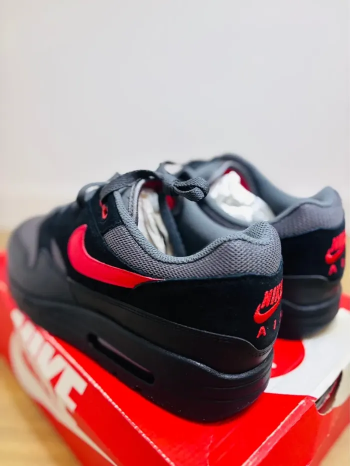Nike Air Max 1 Essential Vamps Black And Red Taille 46 - photo numéro 4
