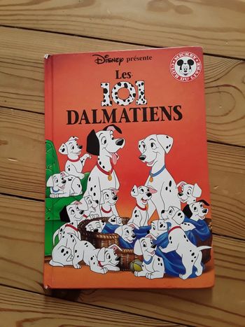 Livre Les 101 dalmatiens