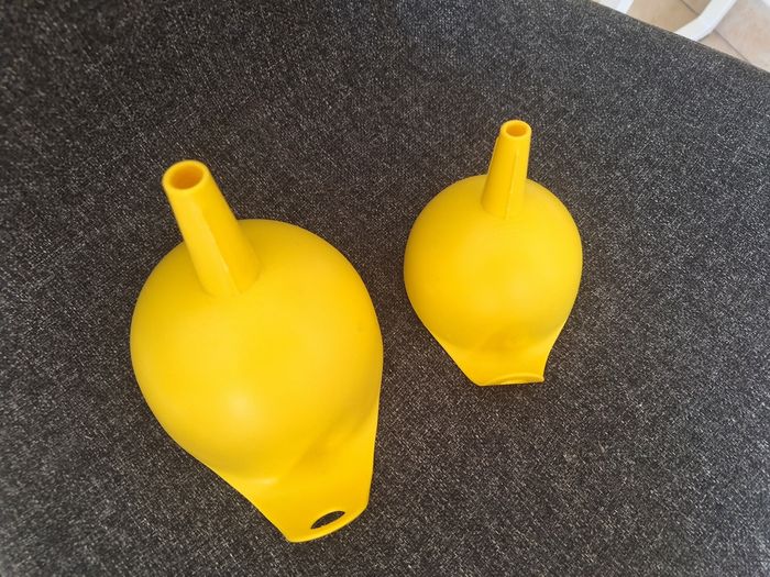 Lot de 2 entonnoirs jaunes Ikea - photo numéro 3